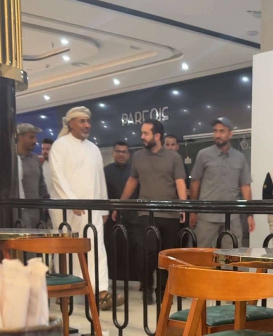 عاجل: اللواء عيدروس الزبيدي يزور عدن مول وسط حفاوة وترحيب كبير(صور)