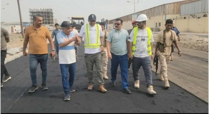 مدير مديرية المنصورة يتفقد سير أعمال سفلتة شارع الخمسين...