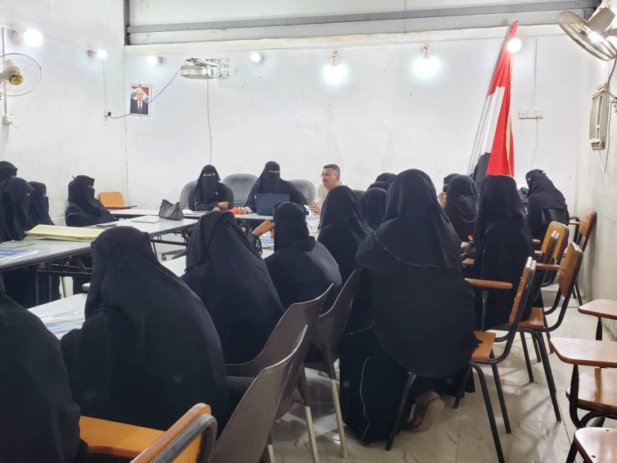 تدشين دورة تدريبية لمتطوعات التثقيف الصحي في الخوخة بمحافظة الحديدة حول التحصين ضد الكوليرا ..