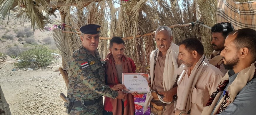 خطوة حضارية تنال الإشادة.. تكريم مواطن في الوازعية لالتزامه بمنع إطلاق النار في عرسه ومدير الأمن يتصدر المشهد
