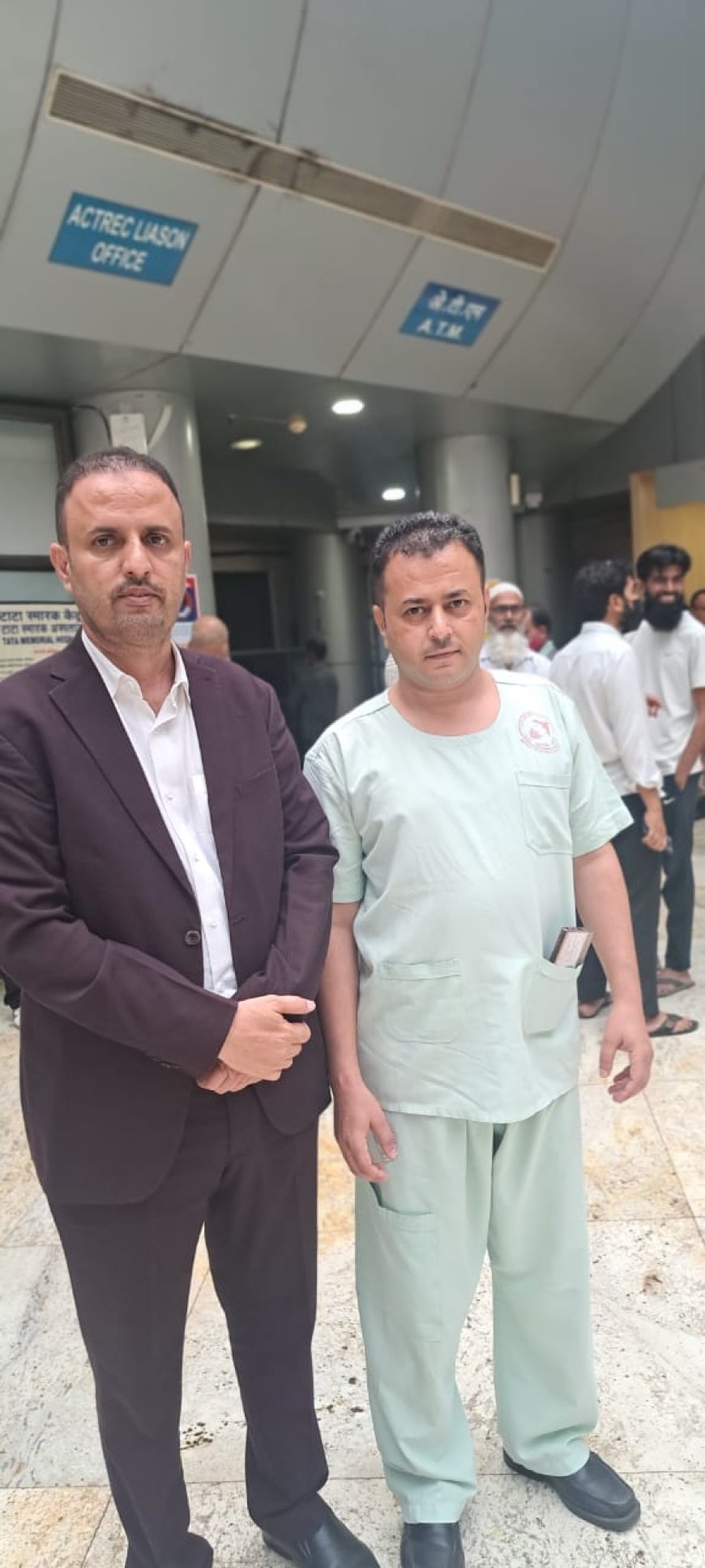 المستشار الطبي يزور مستشفيات تاتا بومباي ويلتقي الجراح اليمني الدكتور محمد العامري