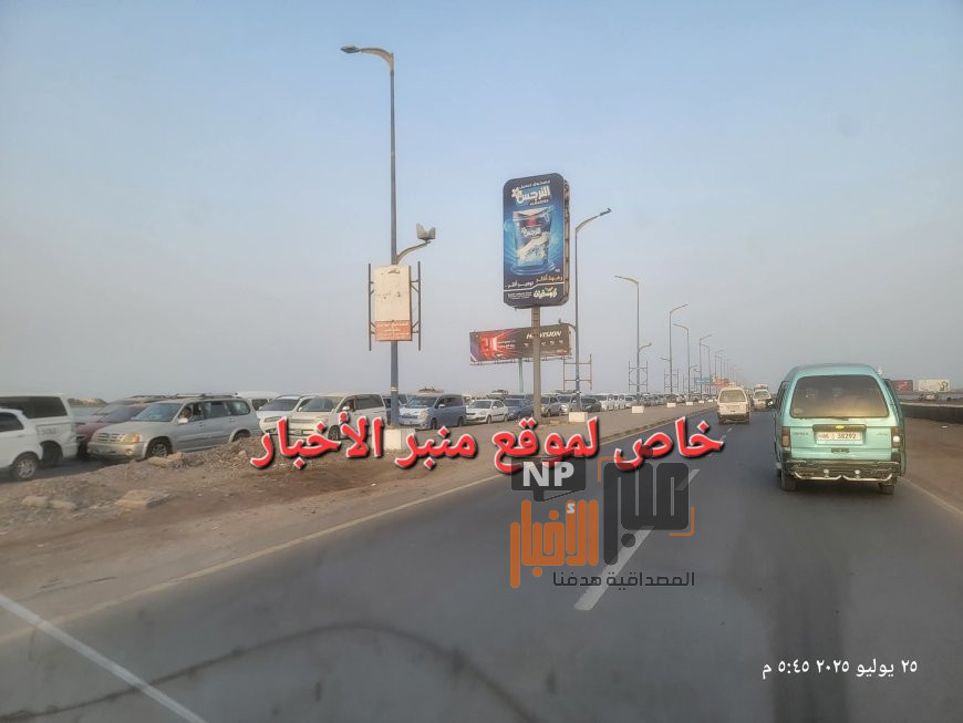 عاجل: ازدحام خانق في الخط البحري بعد حادث مروري في العاصمة عدن(صورة)