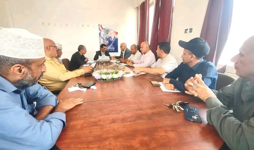 مدير عام "القاهرة" في محافظة تعز يترأس اجتماعاً برؤساء مجالس الآباء استعدادًا للعام الدراسي الجديد..
