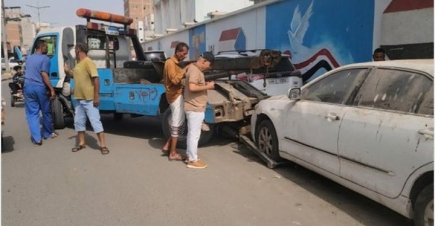 جهود متواصلة لإزالة التشوهات البصرية وتعزيز جمالية المدينة يبذلها مكتب اشغال المنصورة في العاصمة عدن...