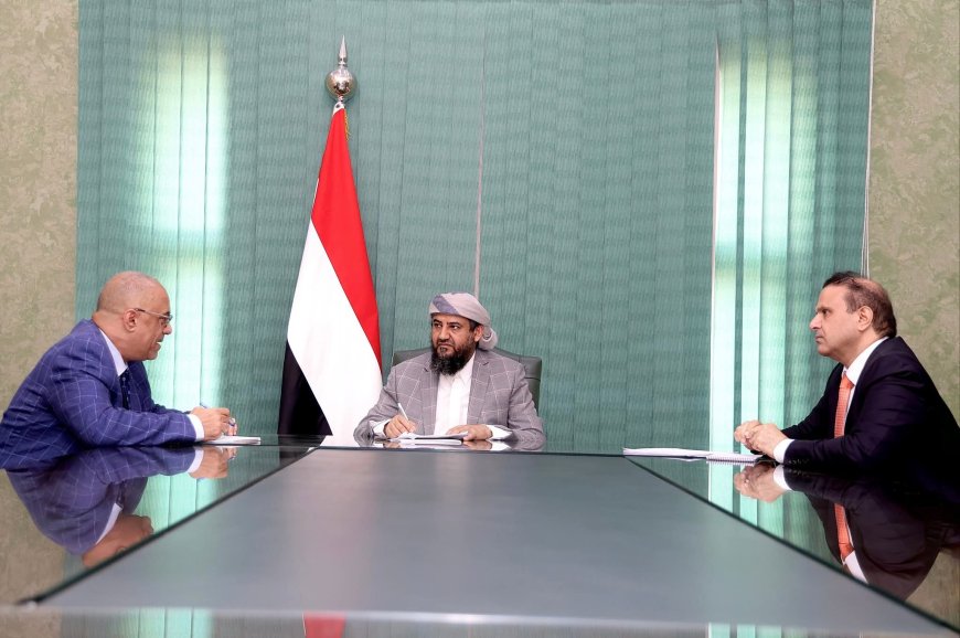 المحرّمي يبحث مع الوزير باذيب استراتيجية تطوير الأداء المؤسسي في قطاعي التخطيط والاتصالات