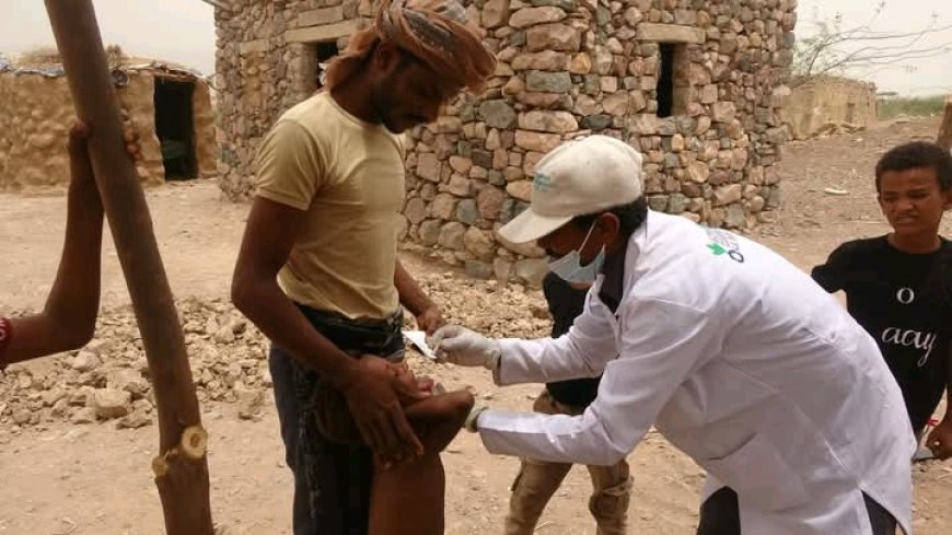 الفرق الصحية في الحديدة تحصن 100 ألف مواطن ضد الكوليرا خلال 3 أيام..