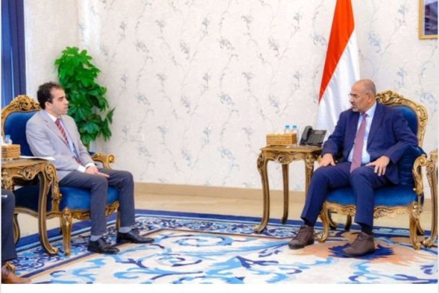 الزُبيدي يجدّد التزام قيادة المجلس بتسهيل عمل اللجنة الدولية للصليب الأحمر في العاصمة عدن وبقية المحافظات المحررة ..