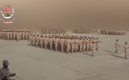 في عرض عسكري مهيب قوات العمالقة الجنوبية تحتفي بتخرج الدفعة 60 من منتسبيها ...