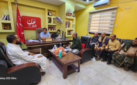 وسط غياب رسمي للسلطات.. مبادرة من فتحي بن لزرق تُثمر عن تخفيض أسعار الروتي والخبز في عدن