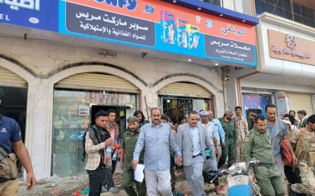 مدير عام قعطبة بكر الشاعري ومعه مدير الصناعة بالمديرية الأستاذ عمر عياش ينفذان حملة لتحديد أسعار المواد الغذائية والاستهلاكية في قعطبة ومريس