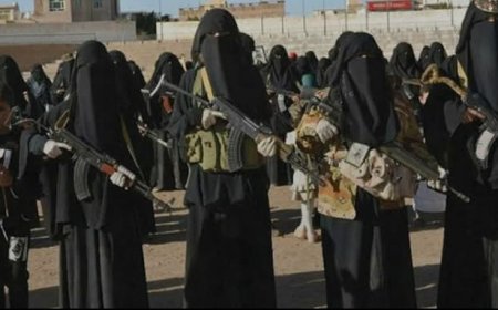 الحو,,ثيون يجبرون عقال أحياء في الحديدة على فتح منازلهم لتجنيد النساء...