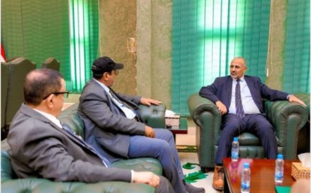 الزُبيدي يؤكد دعم مجلس القيادة الرئاسي الكامل لقيادة هيئة الطيران المدني والخطوط الجوية اليمنية..