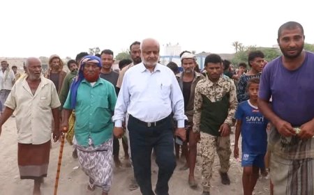 محافظ الحديدة يوجه بتطوير مركز إنزال القطابا وبناء لسان بحري لحماية قوارب الصيادين...