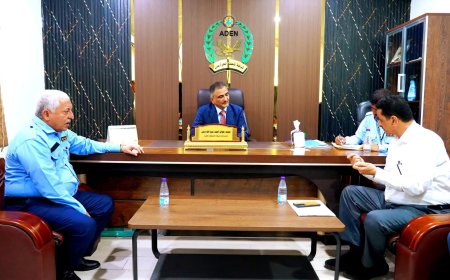 وزير الدولة محافظ عدن يطلع على سير العمل في ميناء الحاويات