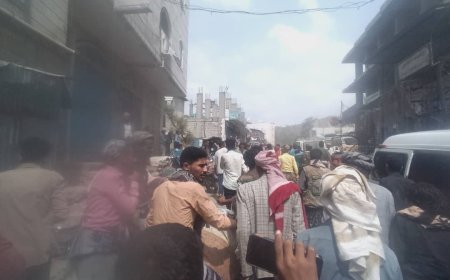 محتجون يغلقون محلات تجارية في ريف تعز الجنوبي للمطالبة بخفض الأسعار...