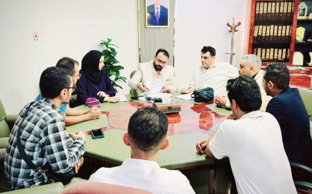 وزير الأشغال يناقش مع الفريق الفني للطرق الريفية إعداد الدراسات للمشاريع في المحافظات المحررة