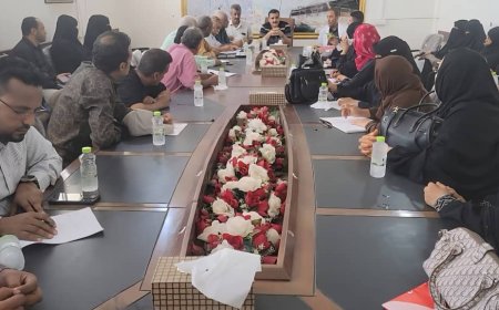 مدير عام المنصورة يشدد على ضرورة إعادة النظر لرسوم المدارس الخاصة والتعامل بالعملة المحلية....