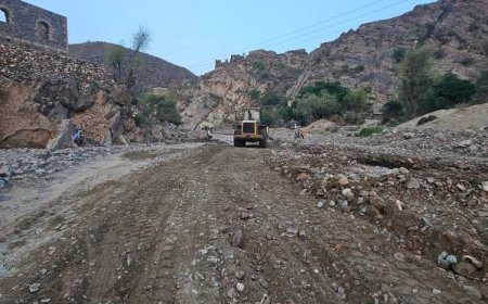 لاقت الخطوة إشادة واسعة: أول وزير يوجه ببدء المسح والصيانة منذ عام 2015.. وزير الأشغال المهندس سالم الحريزي يوجه بصيانة سائلة المقاطرة في لحج