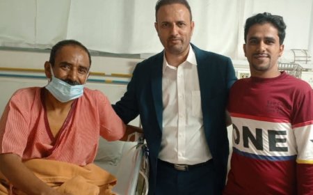 المستشار الطبي يزور الاخ فضل عمر أبو رعد للاطمئنان على صحته بعد عملية زراعة كبد في نيودلهي