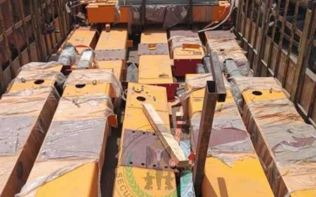 عاجل: الحزام الأمني بلحج يضبط شحنة رافعات كانت في طريقها إلى ميناء الحديدة