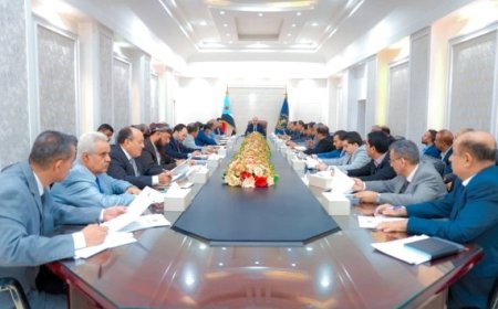 قيادة المجلس الانتقالي تبحث ترتيبات مؤتمري المانحين والاقتصادي وتشيد بجهود ضبط الأسعار....