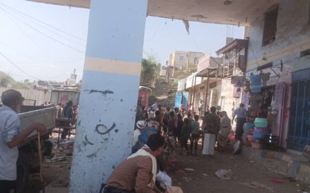 شباب وادي مكسب في تعز يغلقون محلات سوق مفرق جبل حبشي لليوم الثالث على التوالي....
