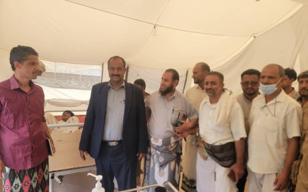 مدير عام مديرية قعطبة يزور المركز الصحي المدافن بمدينة قعطبة