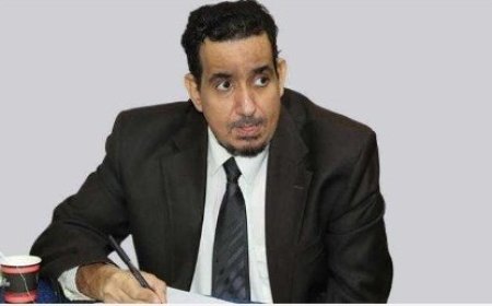 خبير اقتصادي : حظر التعامل بالعملات الأجنبية يحمي الريال اليمني...