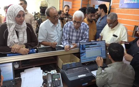 النيابة العامة تواصل حملتها على شركات الأدوية والصيدليات بمديرية المنصورة في عدن...
