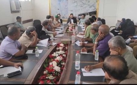 وكيلا عدن "شيخ" و"الكاف" يثمنان دور سلطة المنصورة بتفعيل الإيرادات واهتمامها بالخدمات والبنى التحتية...