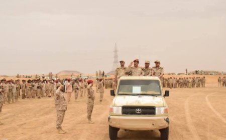 وزير الدفاع يتفقد المنطقة العسكرية السادسة في الجوف..