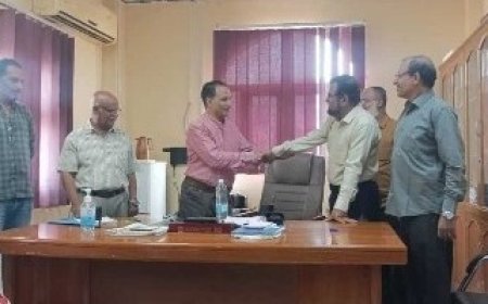 اجراء عملية الإستلام والتسليم بين المديرين السلف والخلف لمستشفى ( 22 ) مايو الجراحي في مديرية المنصورة بعدن..