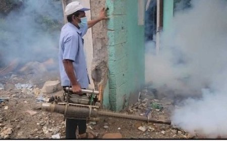 بتوجيهات مدير عام المديربة أحمد الداؤودي..* تنفيذ  حملة الرش الضبابي والرذاذي في المنصورة بعدن...