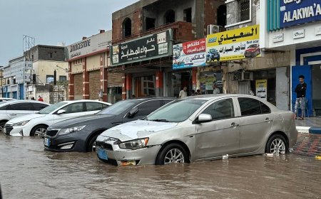 صور وحدث.. تحذيرات من خطورة المرور في شارع الحجاز بالمنصورة – عدن(لهذا السبب)