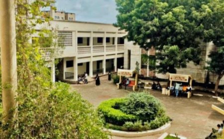جامعة عدن تؤجّل امتحانات في كلية العلوم الإدارية بسبب الأمطار الغزيرة وتحدد موعد إقامتها