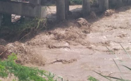 عاجل:كارثة تلوح في الأفق.. سقوط وشيك لجسر العرائس بالعند – لحج بسبب السيول الجارفة(صور مرعبة لانهيار أجزاء من الجسر)