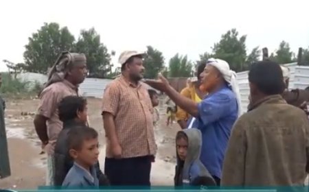 بتوجيهات نائب المجلس الرئاسي العميد طارق صالح العميد نجيب ورق يتفقد أوضاع المتضررين من امطار السيول في الخوخة وحيس ...
