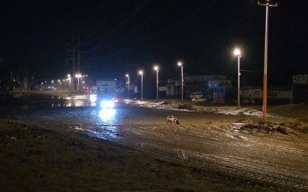 فرق الطوارئ تعيد فتح الطريق الرئيسي في الحسوة بعدن تحت إشراف وزير الأشغال