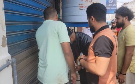 مكتب صناعة المنصورة بعدن يواصل حملته الرقابية لضبط الأسعار ويغلق عدد من المحلات المخالفة....