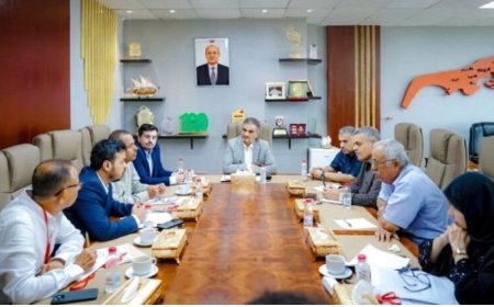 المحافظ لملس يشدد على ضرورة وضع معالجات عاجلة للانهيارات الصخرية...