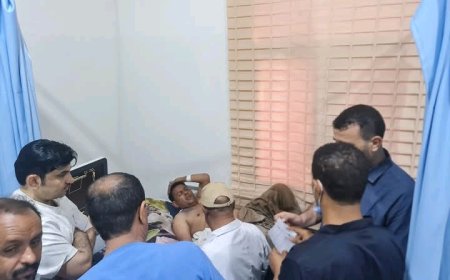 بتوجيهات محافظ الحديدة.. مدير عام الإعلام يزور الناشط الحقوقي القب للاطمئنان على صحته..