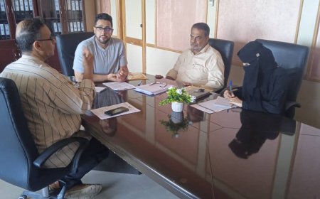 وكيل محافظة عدن يناقش الصعوبات التي تواجه البريد ويبحث الحلول لتعزيز كفاءته