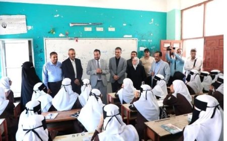 الوزير العكبري والمحافظ لملس يدشنان بدء العام الدراسي الجديد في العاصمة عدن ...