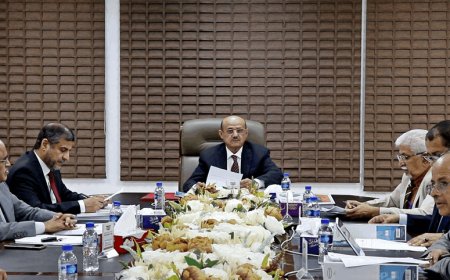 عاجل: من ضمنها توعد بإتخاذ الإجراء الصارم بحق المتلاعبين..اجتماع طارئ لمحافظ البنك المركزي قبل قليل وهذه أبرز الخطوات المتخذة