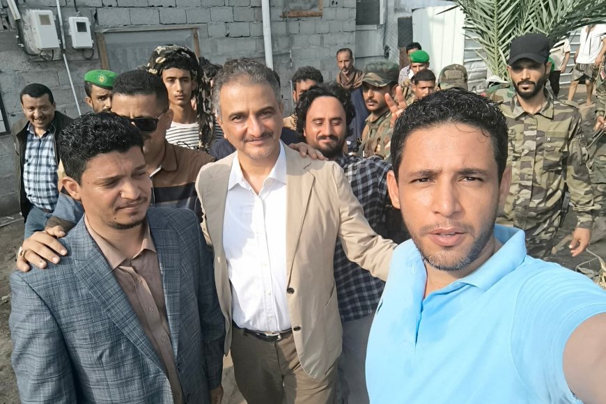 محافظ عدن يزور المتضررين في الحسوة بعد السيول الجارفة ويؤكد على تقديم المساعدات العاجلة