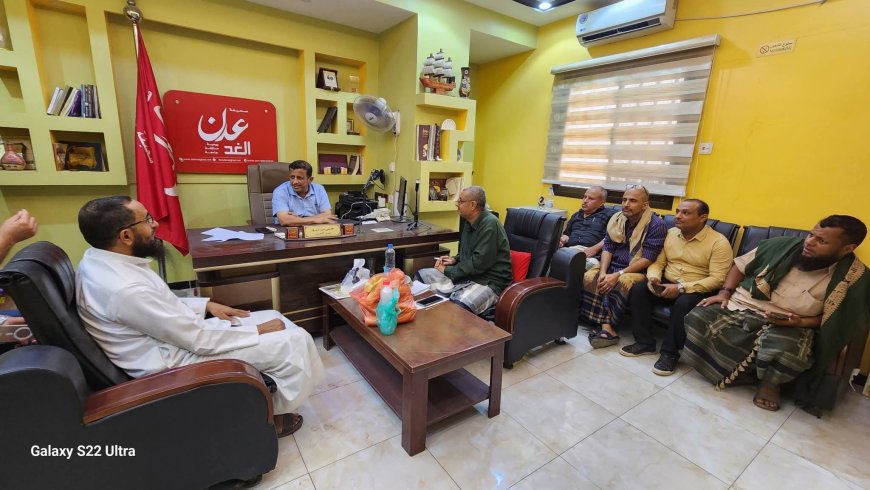 وسط غياب رسمي للسلطات.. مبادرة من فتحي بن لزرق تُثمر عن تخفيض أسعار الروتي والخبز في عدن