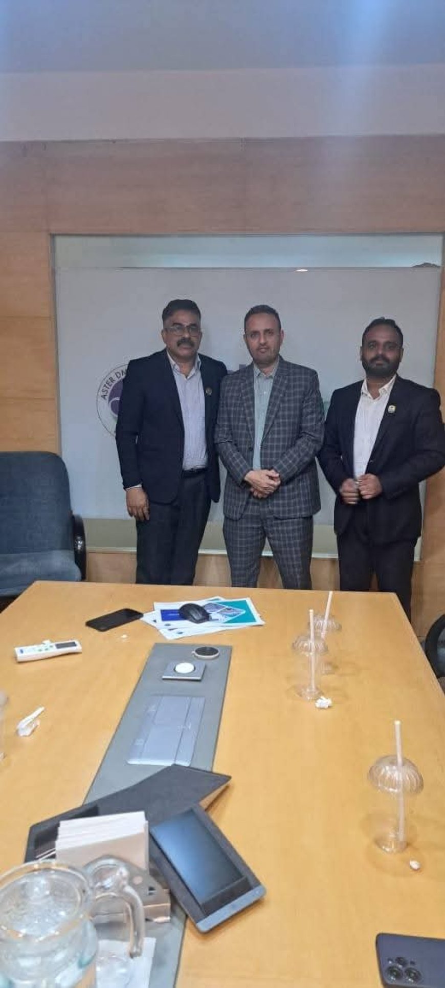 المستشار الطبي يزور مستشفيات أستر ميمس في كاليكت – كيرلا ويلتقي بالمدير التنفيذي لبحث سبل التعاون الطبي