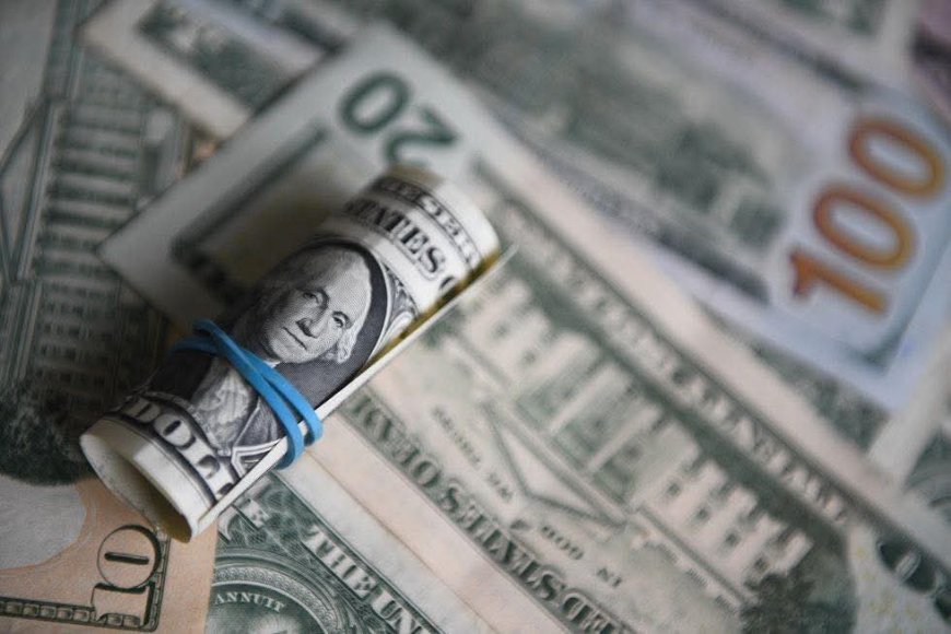 "قروض بالريال.. خسائر بالدولار!"فئات متضررة من تعافي سعر الصرف في اليمن.. وصوت ينادي بحلول عادلة