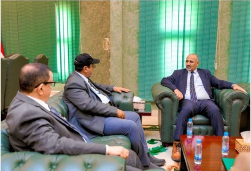الزُبيدي يؤكد دعم مجلس القيادة الرئاسي الكامل لقيادة هيئة الطيران المدني والخطوط الجوية اليمنية..