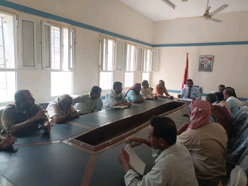 مدير تربية الحديدة يعلن عزم الوزارة إطلاق العلاوات والتسويات لمعلمي المحافظة..
